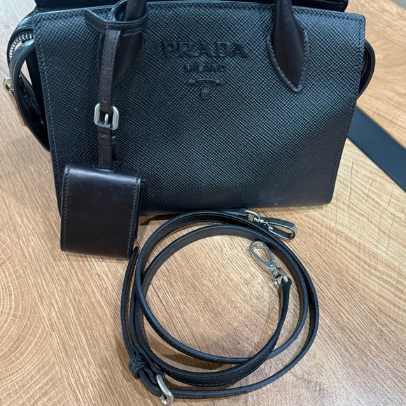 Prada Signature Monochrome - Picture 11 of 11